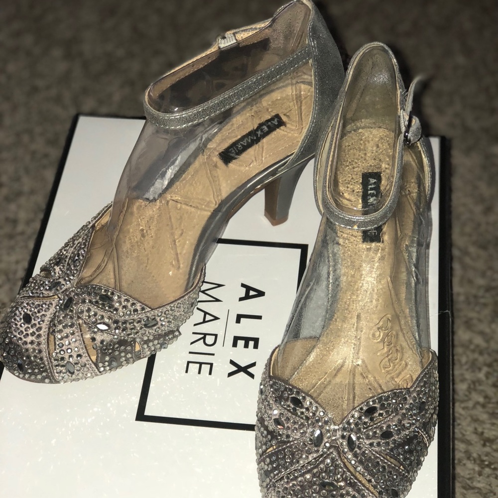 Silver pumps